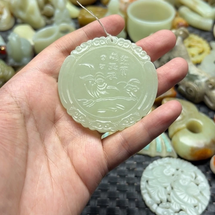 未镶嵌和田玉（糖玉）摆件