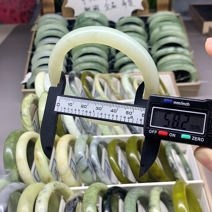 未镶嵌蛇纹石玉手镯38