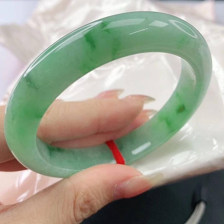 未镶嵌手镯翡翠，700
