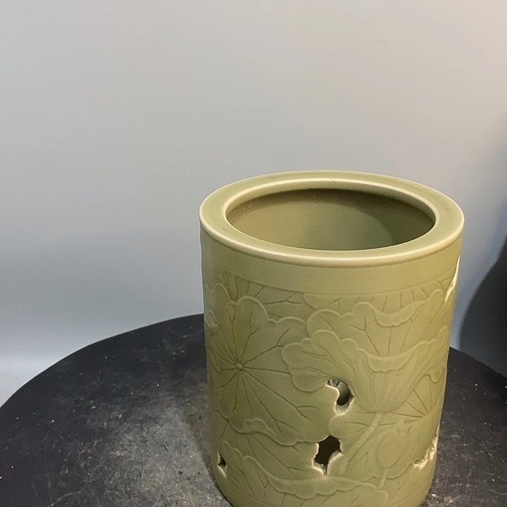 越窑笔筒造型独特