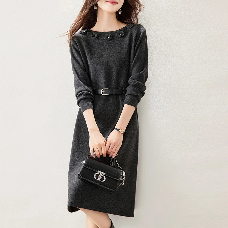 配大衣连衣裙女秋冬2025新款高级感气质针织毛衣裙冬季腰带打底裙