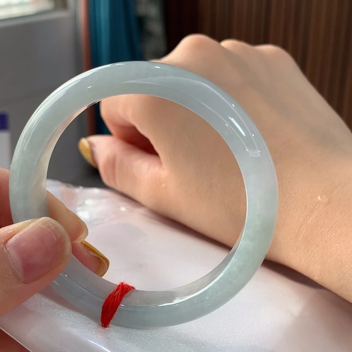 翡翠手镯未镶嵌脸**的翡翠手镯未镶嵌53圈口