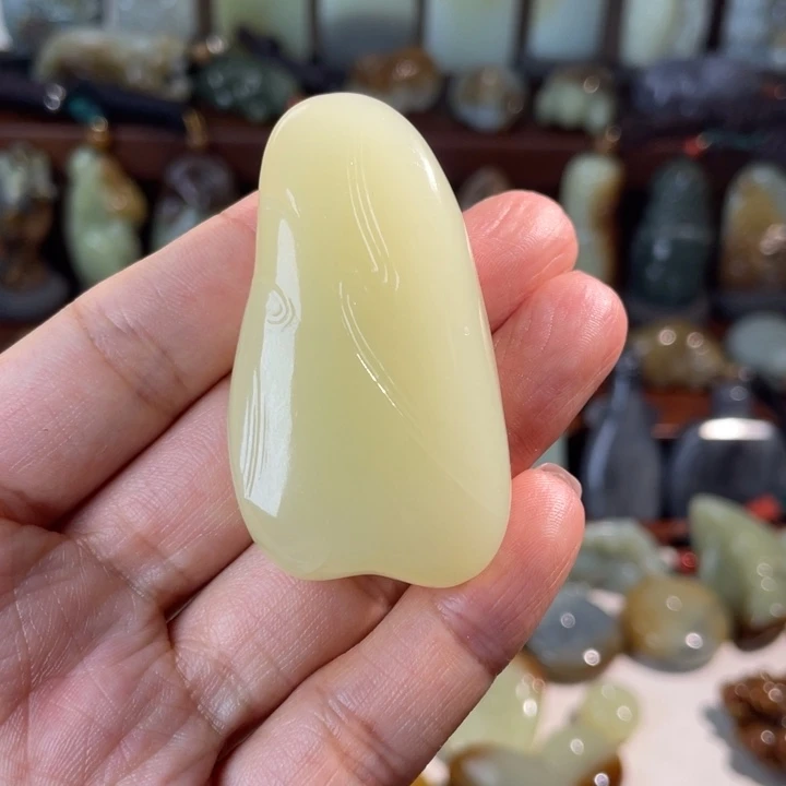 兜***糖和田玉未镶嵌颈饰