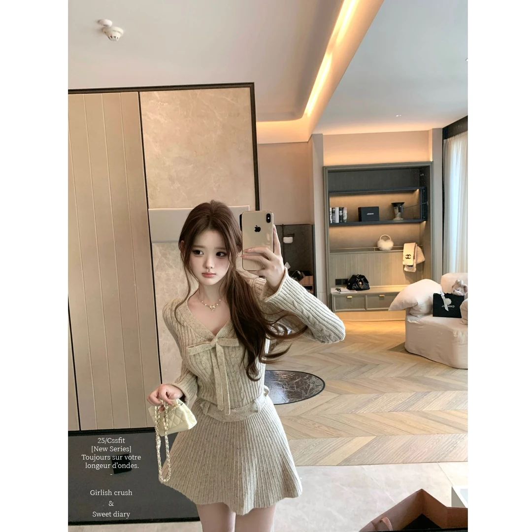 【燕麦松饼】春季新款高级感蝴蝶结针织上衣女配显瘦高腰半身裙套装