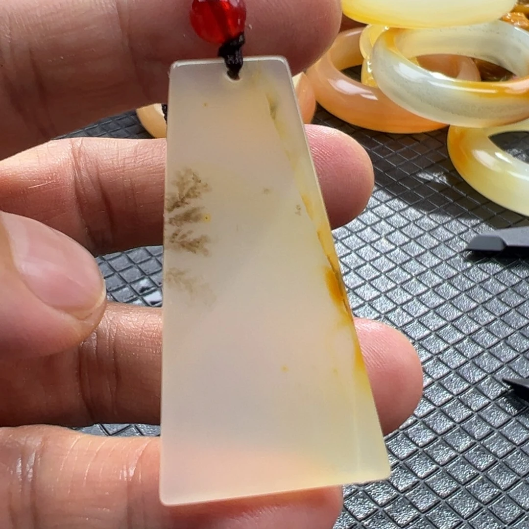 石英质玉未镶嵌颈饰