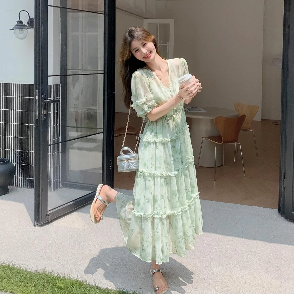 仙气风绿色v领高腰碎花连衣裙女2025夏季新款温柔风绝美雪纺长裙