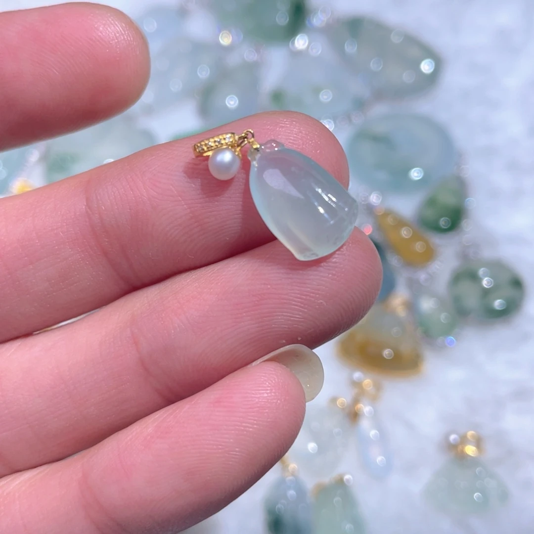 翡翠18K金镶嵌颈饰翡翠