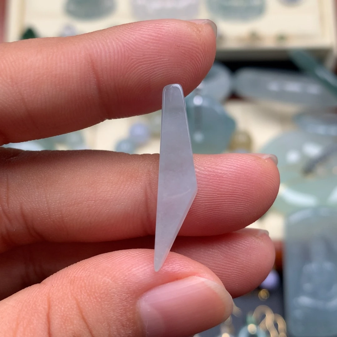 颈饰未镶嵌翡翠随形