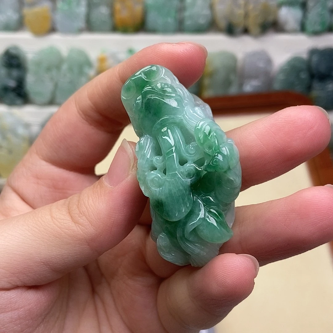 翡翠未镶嵌吊坠(赠链)口含珠