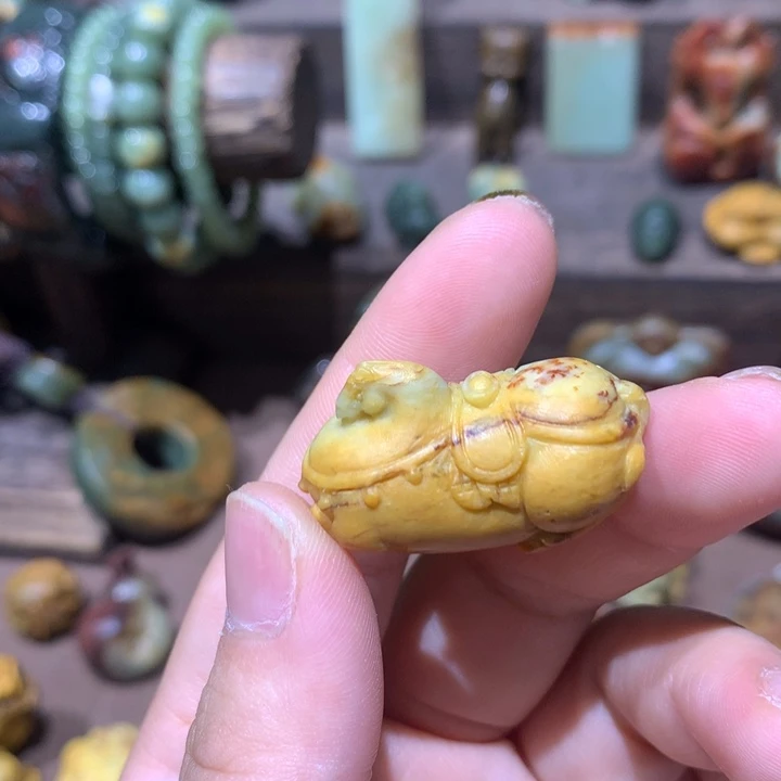 岫岩河磨玉（透闪石质玉）未镶嵌把件