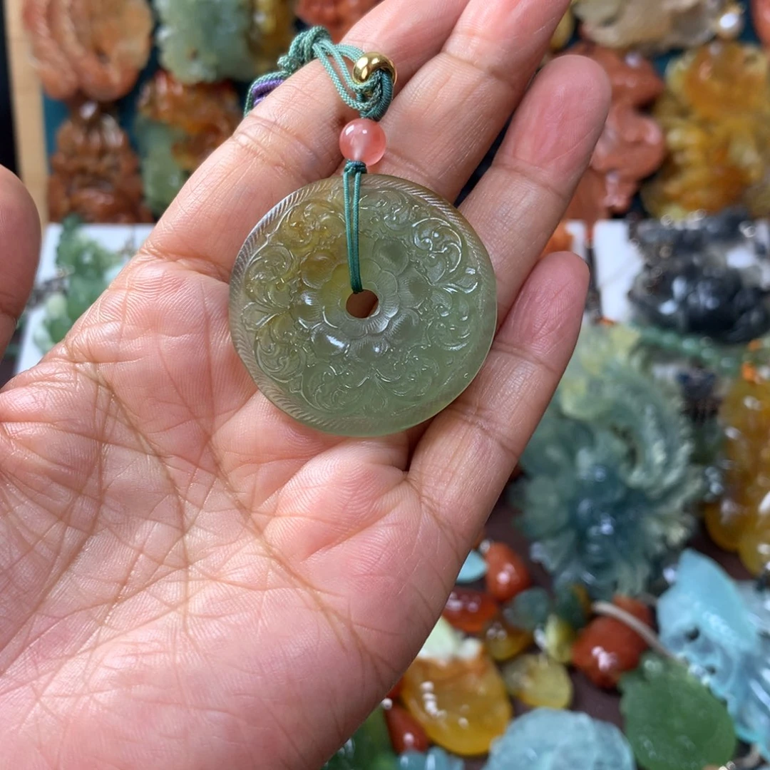 蛇纹石玉未镶嵌挂坠