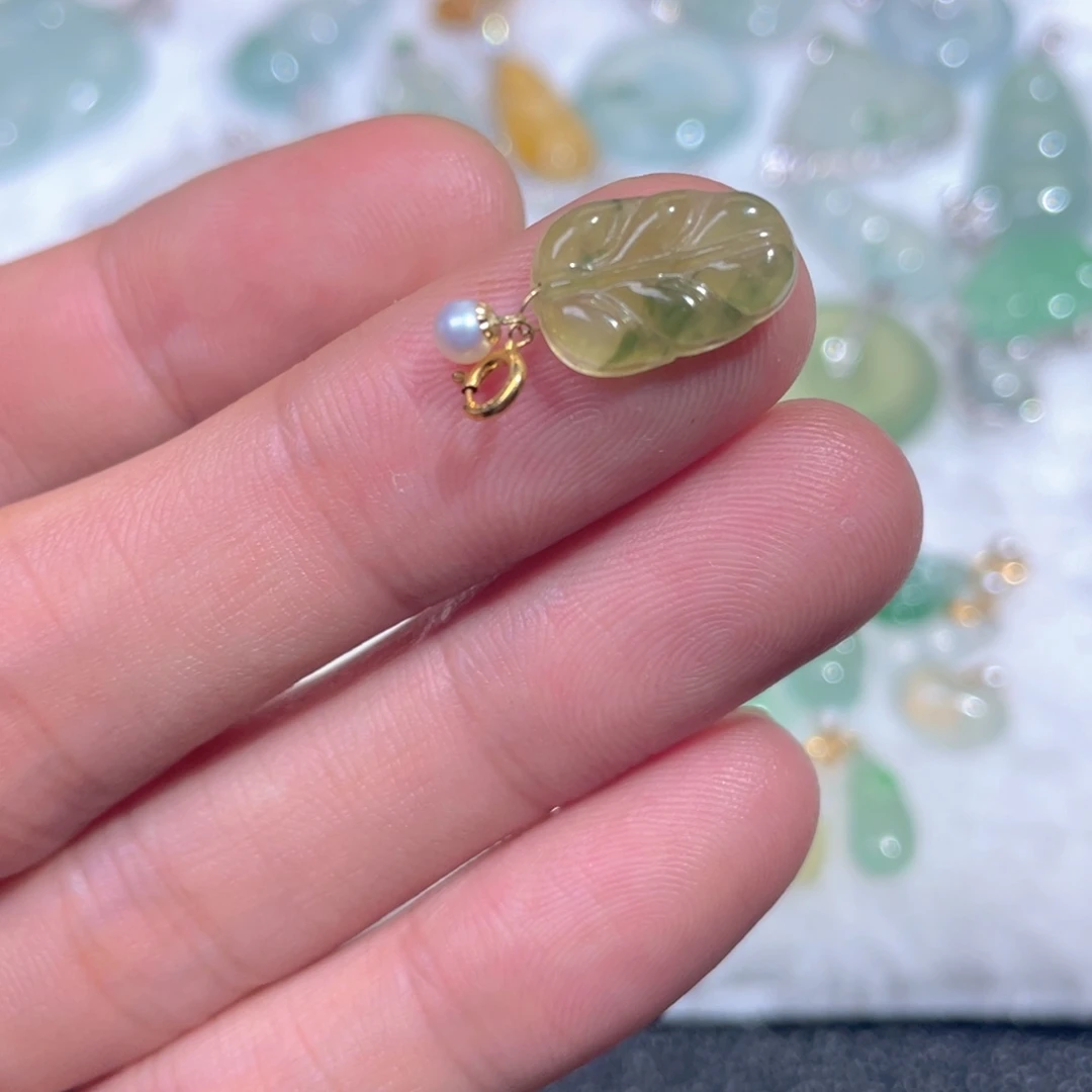 翡翠18K金镶嵌颈饰翡翠