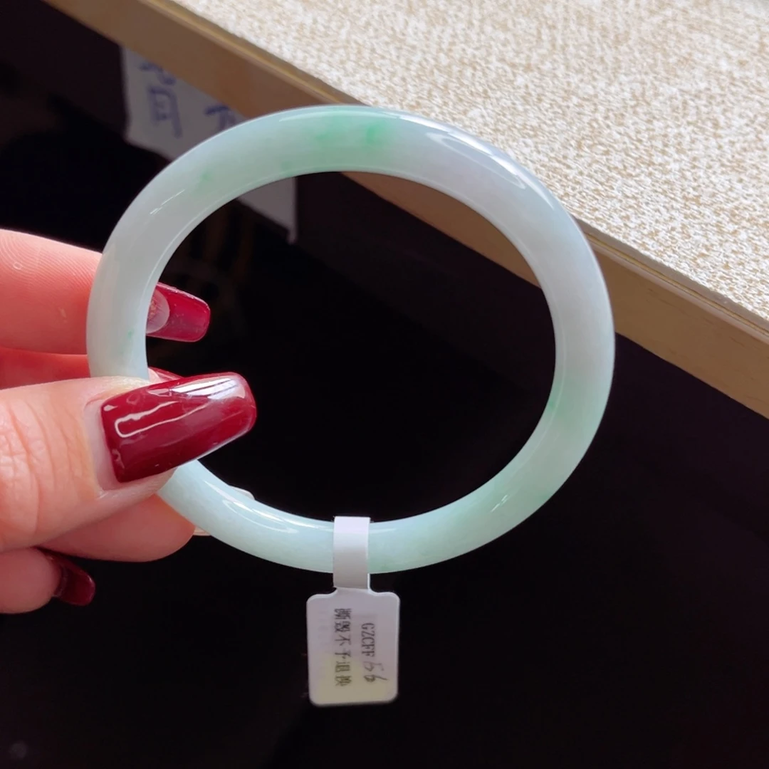 翡翠手镯未镶嵌手镯