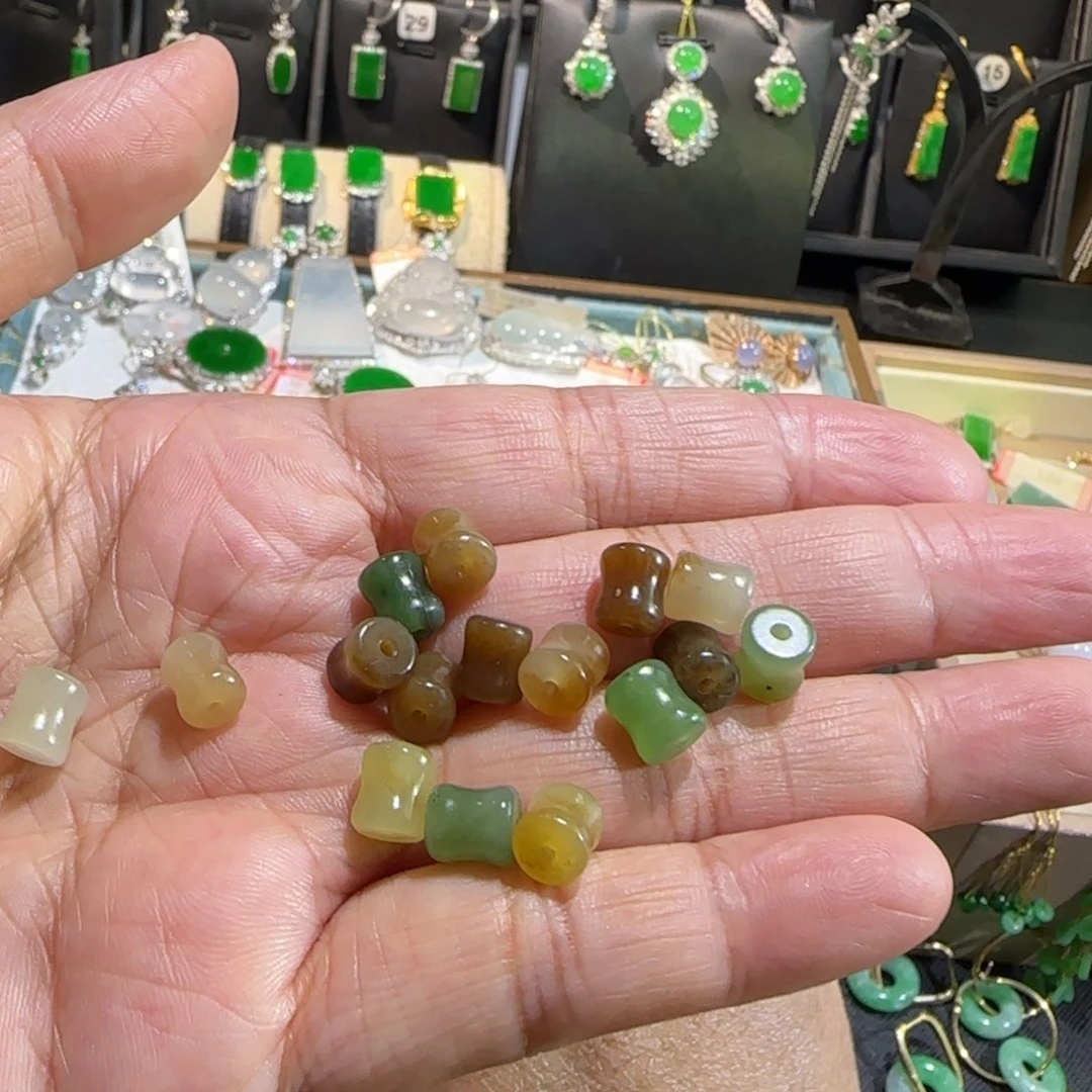 和田玉（糖玉）未镶嵌颈饰多样性发其一