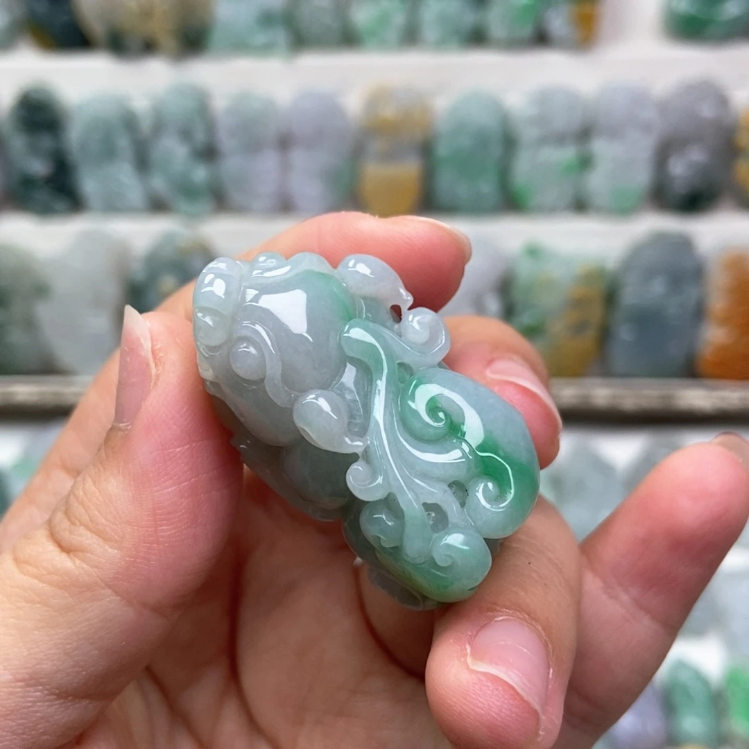 翡翠未镶嵌吊坠(赠链)