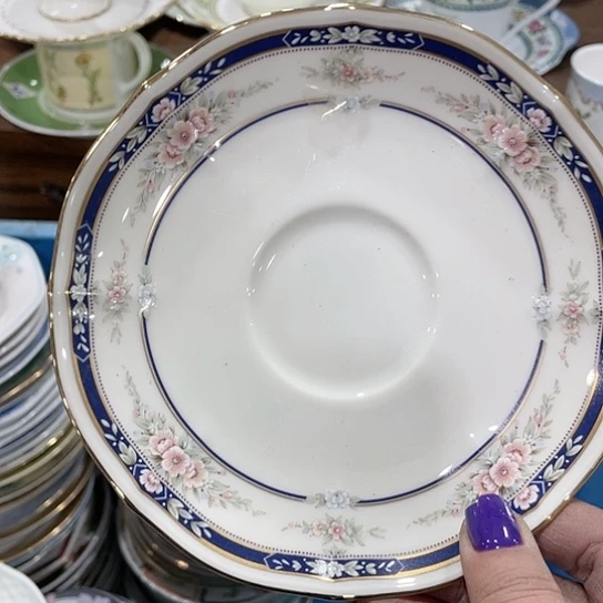 ?*?瓷器上还有两条长线