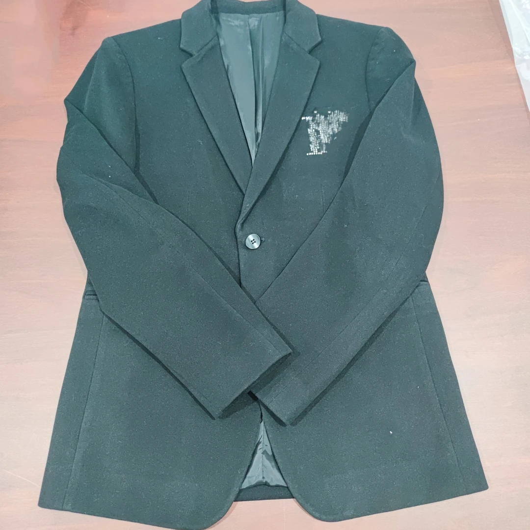 p  新款男士时尚百搭长袖满钻西服