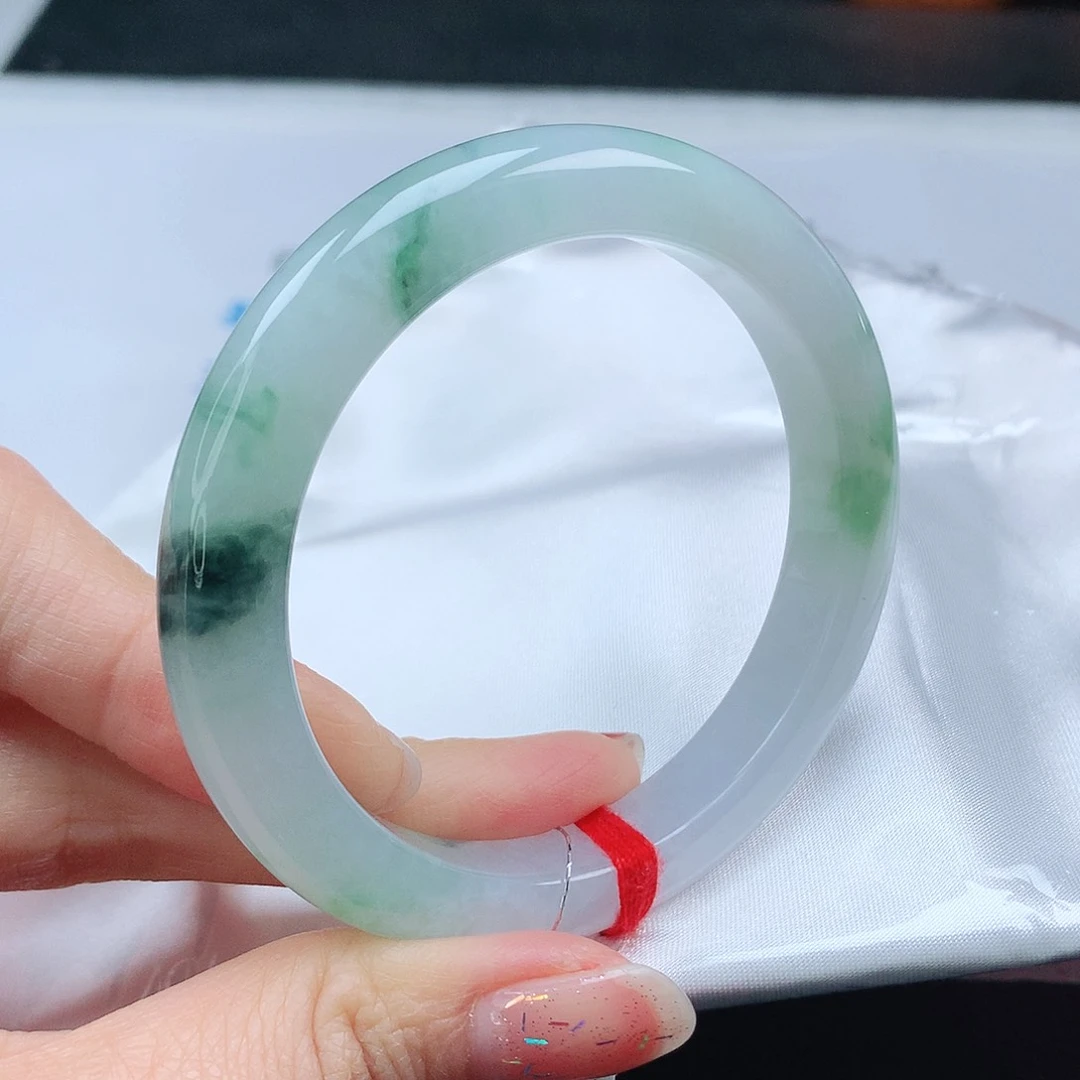 翡翠手镯未镶嵌54圈