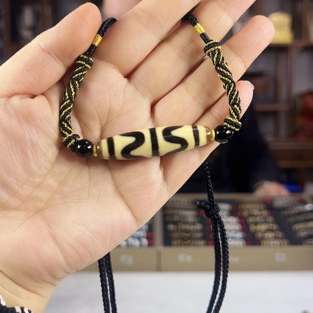 玛瑙/玉髓合金颈饰～张魁