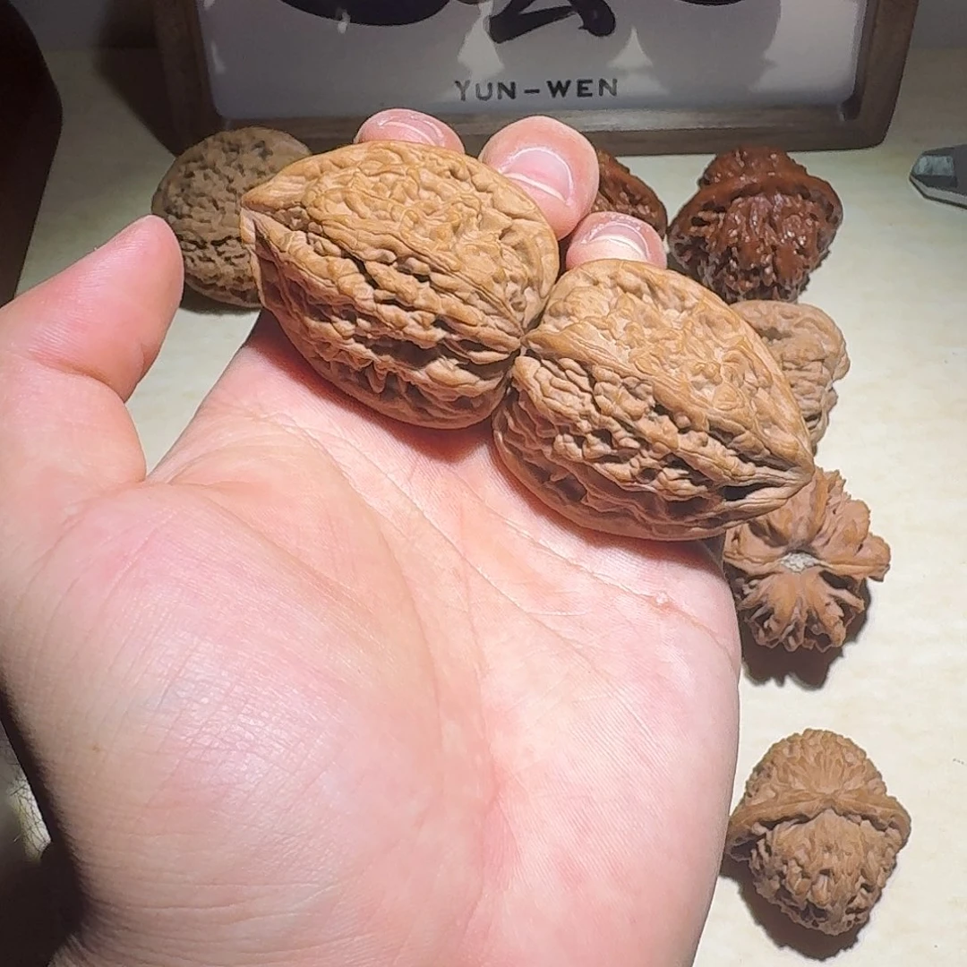 文玩核桃吊坠虎头王货头