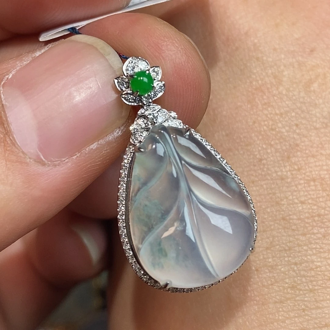 翡翠颈饰18K金镶嵌叶子