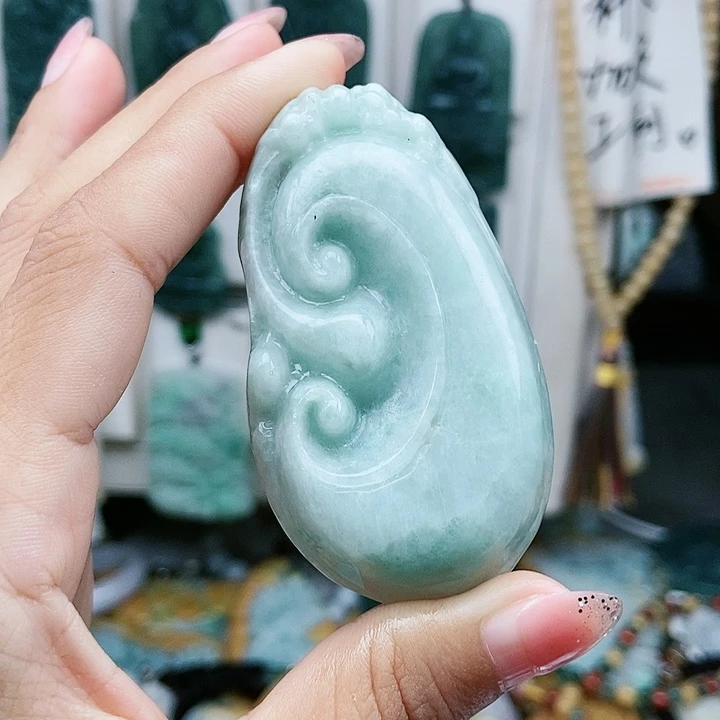 颈饰足铂镶嵌翡翠翡翠