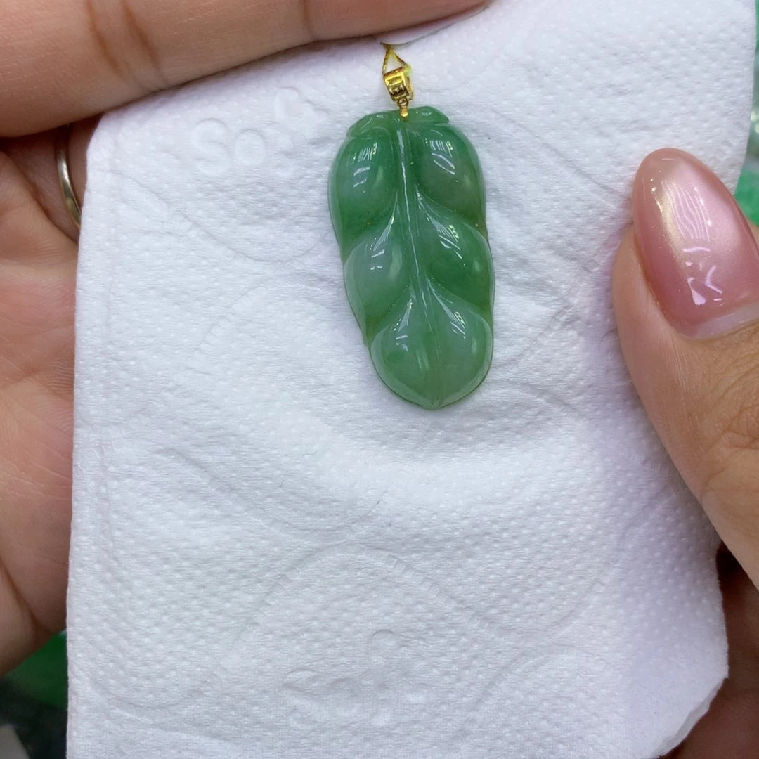 颈饰18K金镶嵌翡翠