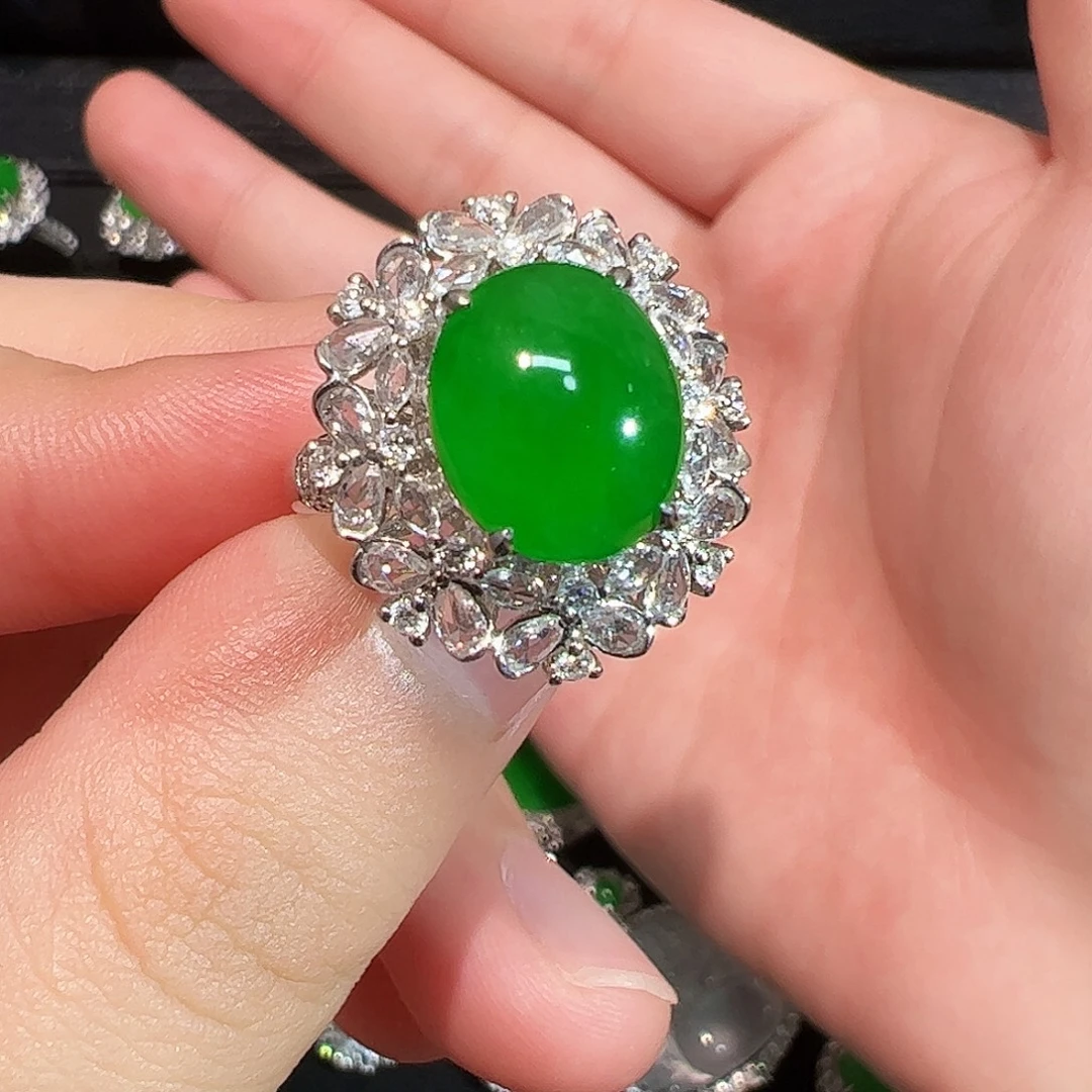 翡翠18K金镶嵌戒指蛋面