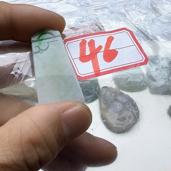 翡翠颈饰未镶嵌辽*哥