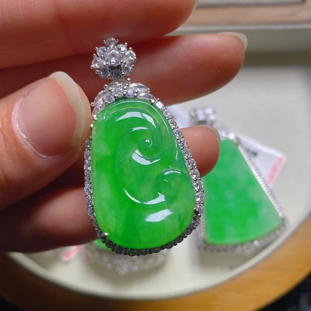 翡翠颈饰银S925镶嵌如意吊坠