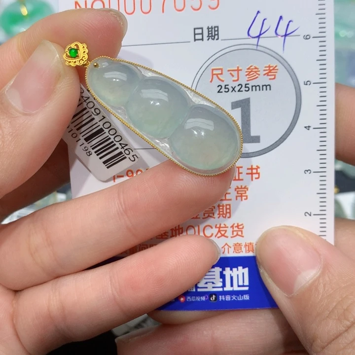 翡翠颈饰18K金镶嵌豆子