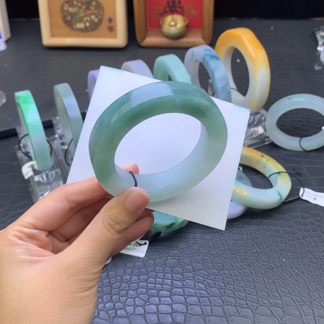 定制翡翠未镶嵌翡翠手镯