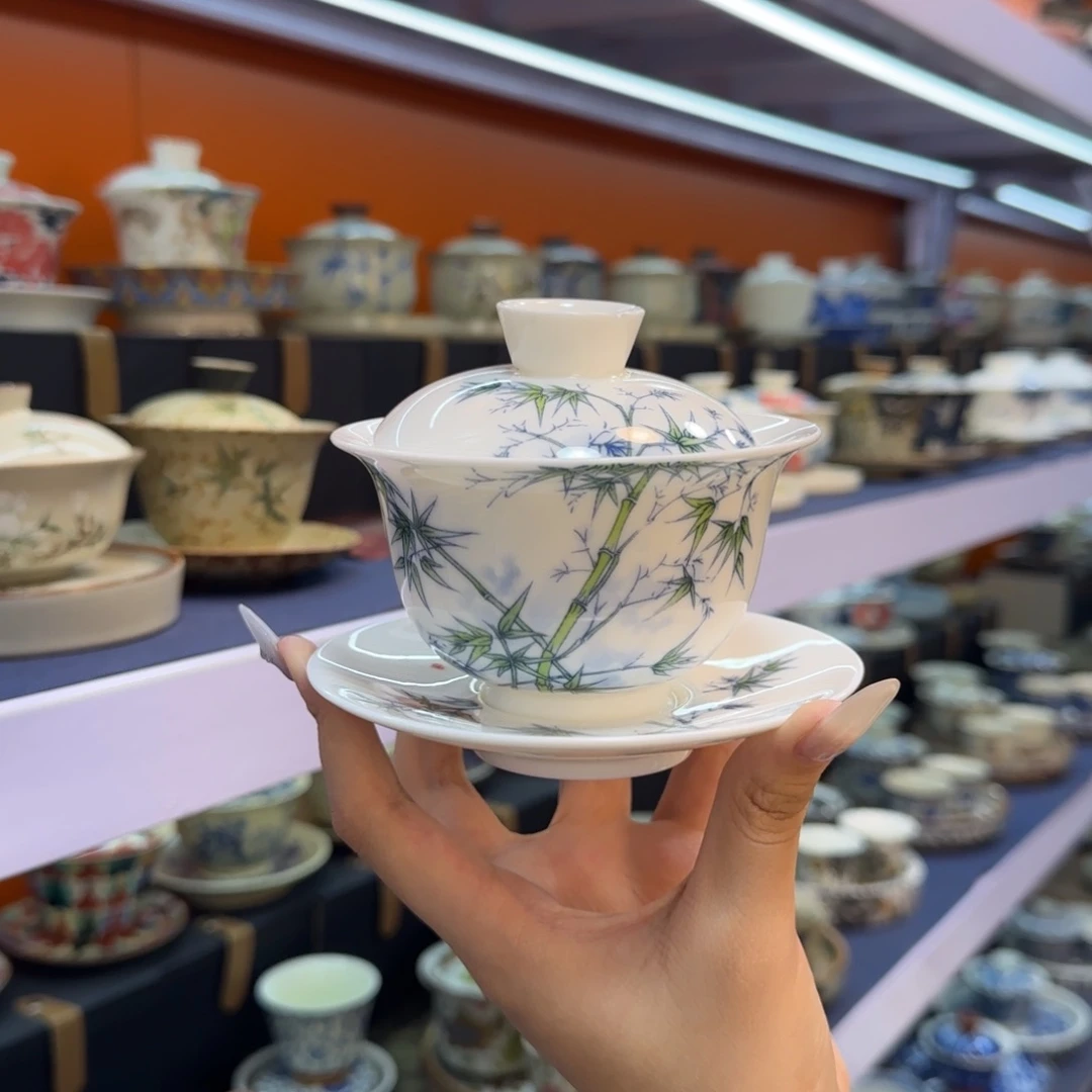 我在外面吃饭呢你在哪