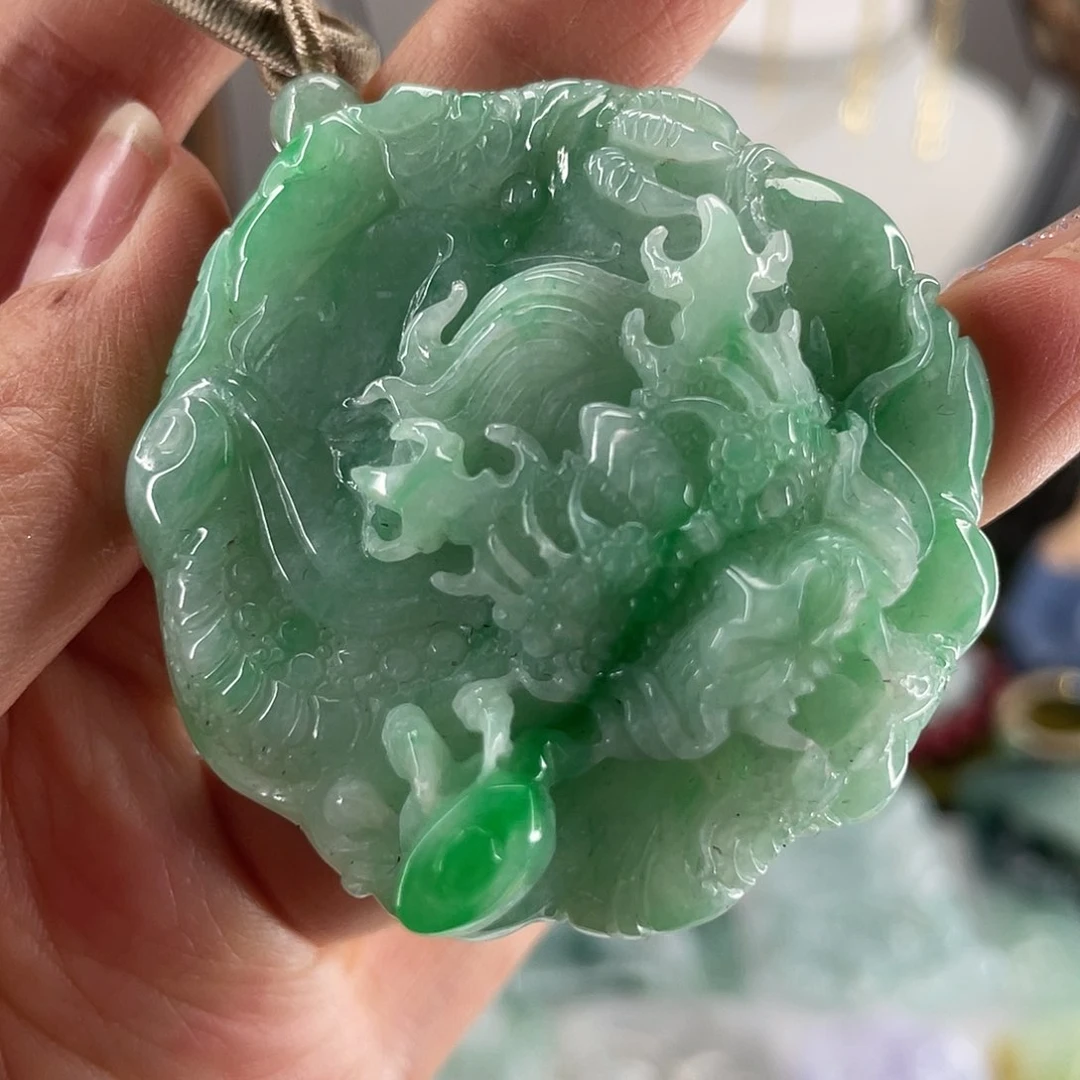 翡翠颈饰未镶嵌龙牌