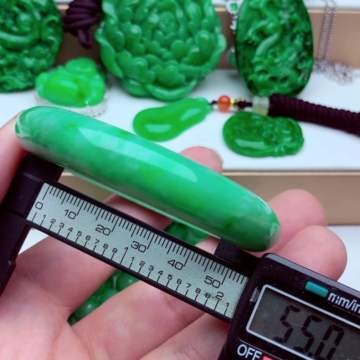 翡翠未镶嵌手镯…．．