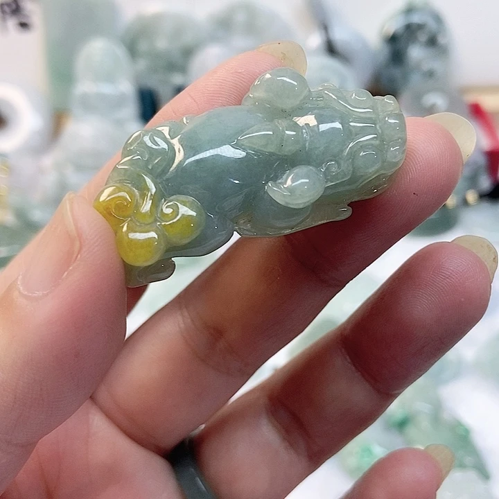 翡翠未镶嵌颈饰貔貅