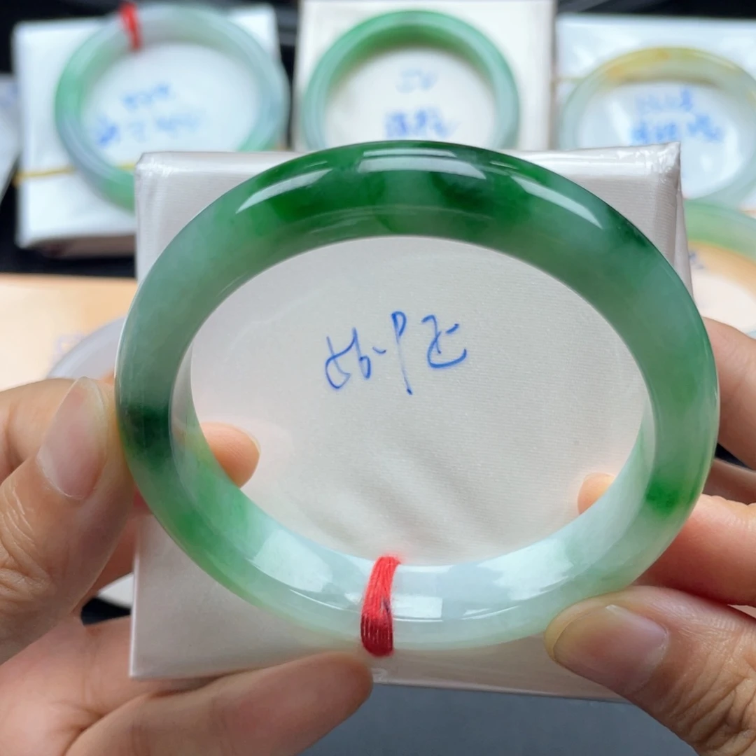 翡翠手镯未镶嵌翡翠手镯8