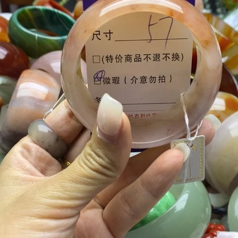 未镶嵌手镯石英质玉