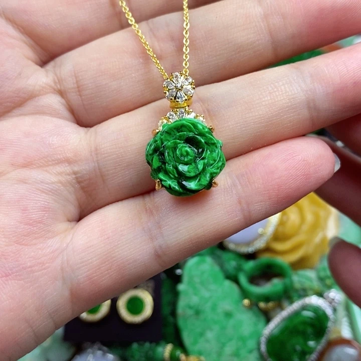 翡翠未镶嵌吊坠(赠链)