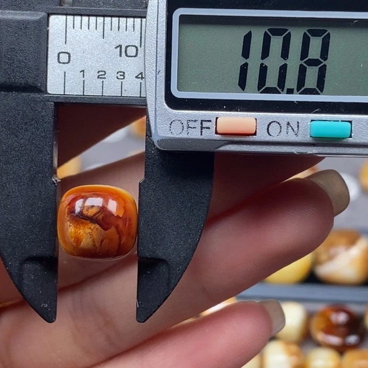 琥珀颈饰未镶嵌老型