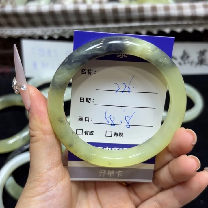 未镶嵌岫玉手镯天然
