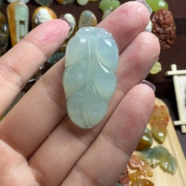 蛇纹石玉未镶嵌吊坠