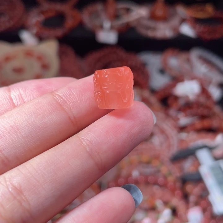 南红玛瑙未镶嵌猫猫桶珠2204