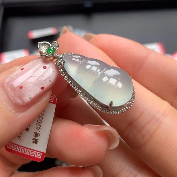 翡翠颈饰18K金镶嵌翡翠饰品