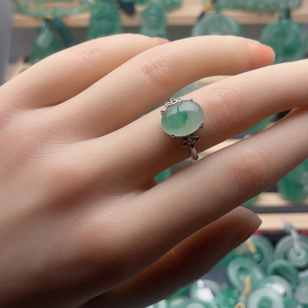 石英质玉（非洲翠）未镶嵌颈饰