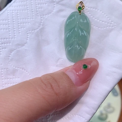 颈饰18K金镶嵌翡翠