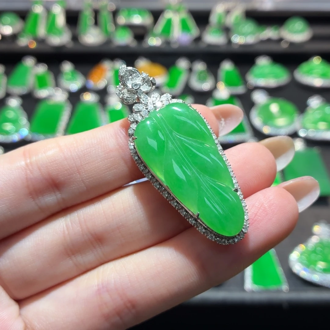 翡翠18K金镶嵌吊坠(不含链)111