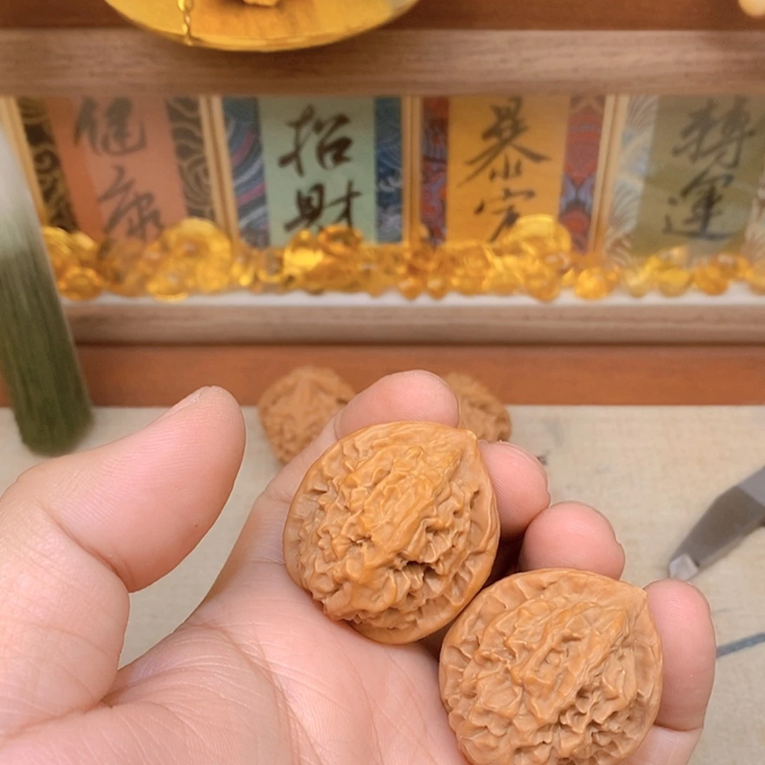 文玩核桃把件胭脂沁