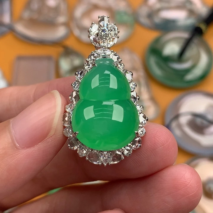 颈饰未镶嵌翡翠…..