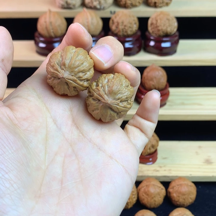 吊坠文玩核桃鹰眼石